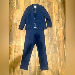 Boys Zara suit. Windowpane on navy. Tailored fit.